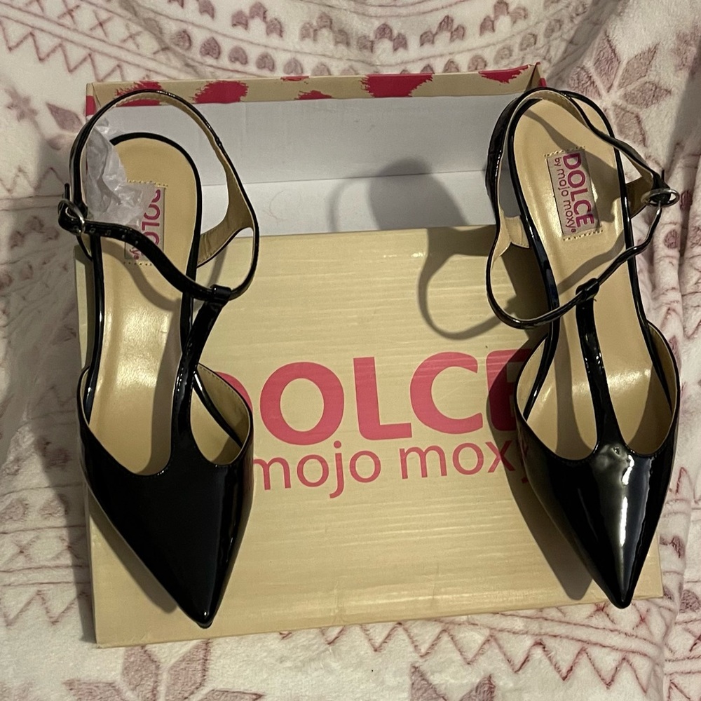 Womens shoes - Picture 2 of 3